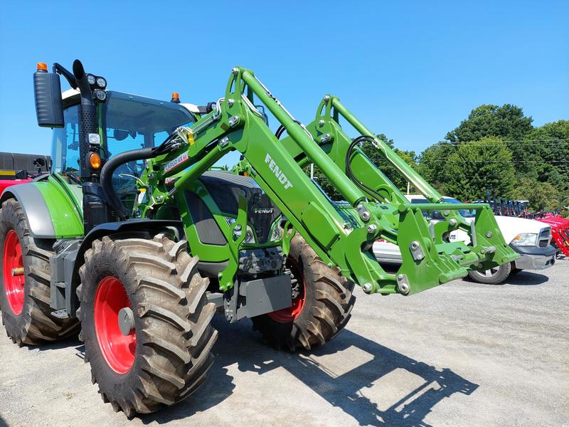 Tractors   Fendt 516 Vario 4WD Tractor Photo